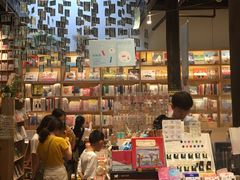 -猫的天空之城概念书店(杭州南宋御街店)