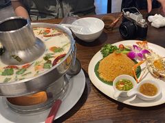 -Chom Cafe and Restaurant