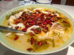 招牌禄鼎记酸菜鱼-禄鼎记·排队俩小时都要吃的酸菜鱼(石牌桥店)