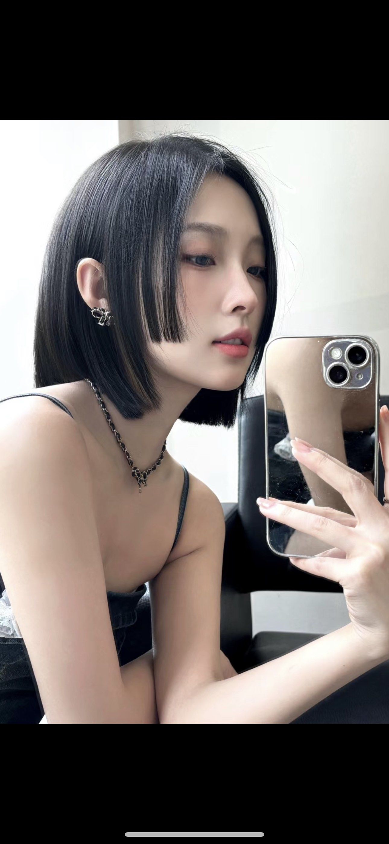 潮流短发妹子