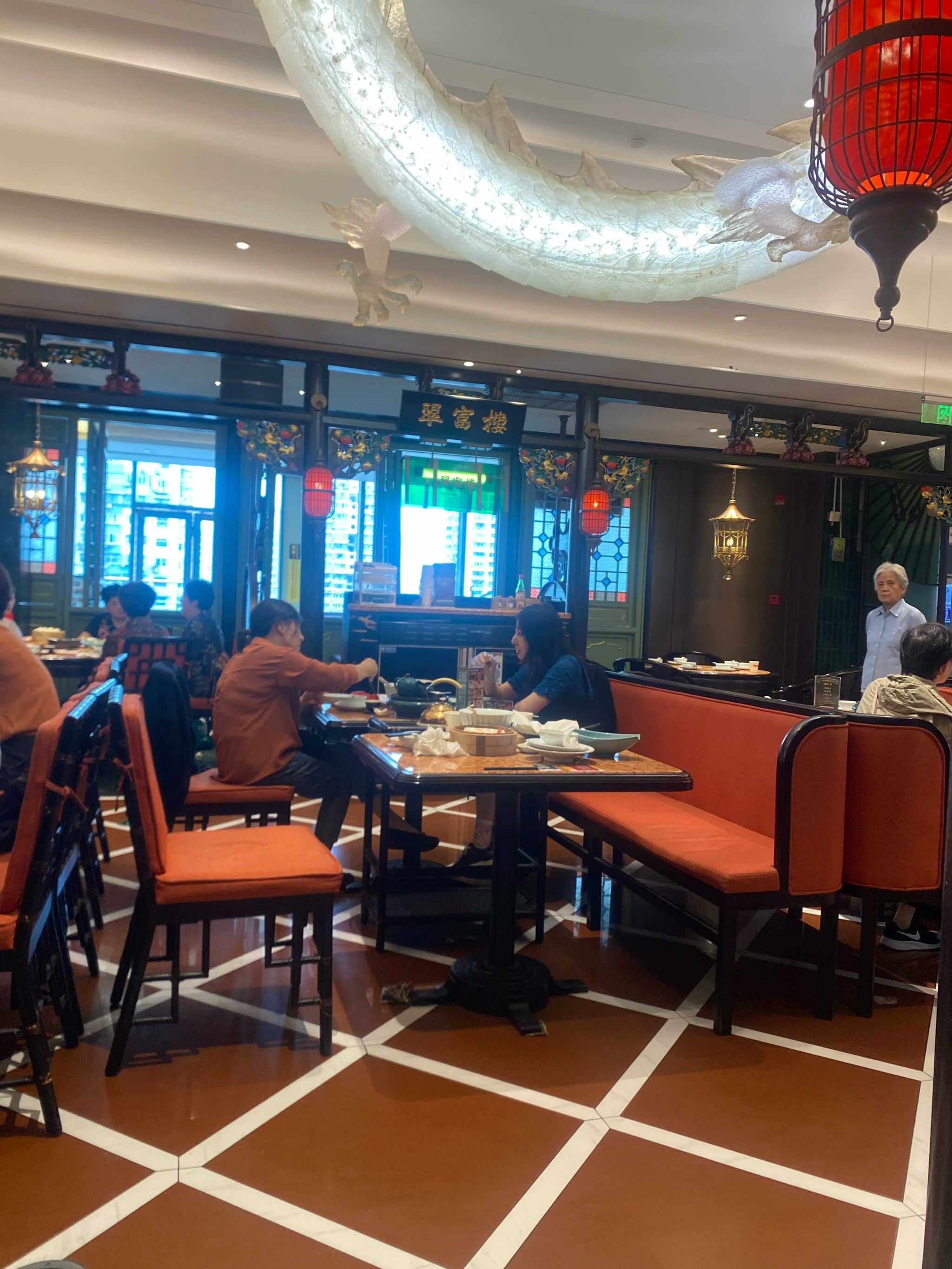 团购2人餐量挺大的,我们三口人够吃了,这里味道不错