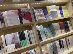 -猫的天空之城概念书店(束河店)