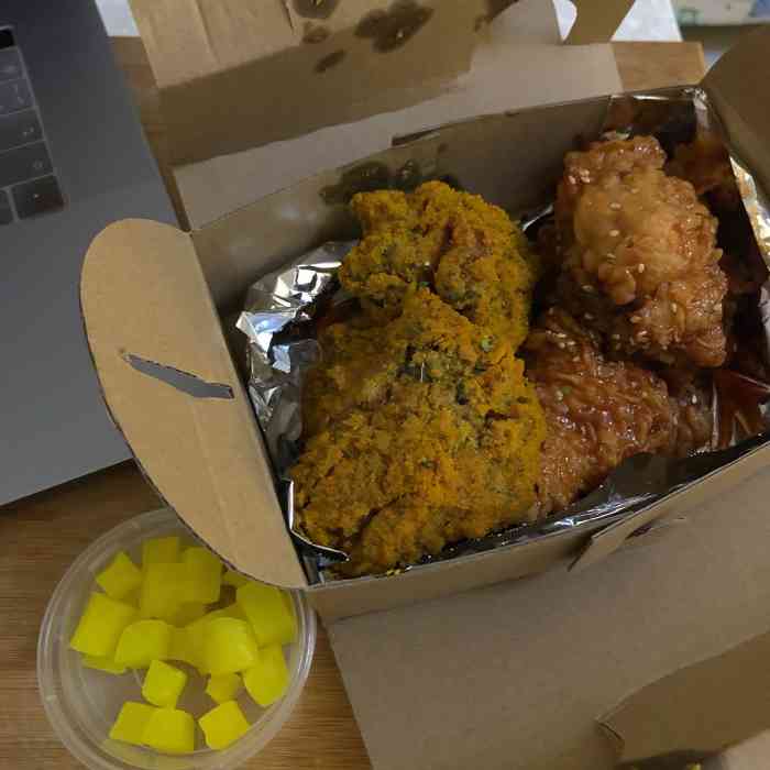 象巷炸鸡-"象巷炸鸡,同事安利的炸鸡店,有炸鸡和炒年.