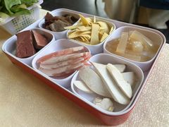 -猪三哥肥肠鸡川菜小炒