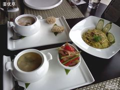 汤+沙拉+菠萝炒饭-食肆&Fourteen(武林夜市店)