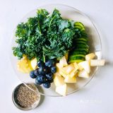 简易健康早餐|羽衣甘蓝果蔬汁、椰香希腊酸奶