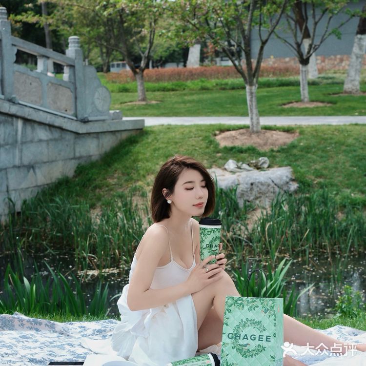 和霸王茶姬小绿杯一起体验公园20分钟效应！！