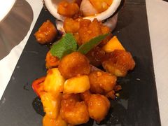 椰果酸甜咕唠虾-闻见中国海南菜(K11店)