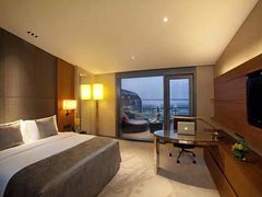 -上海滴水湖皇冠假日酒店