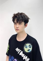-一家只做男发烫染的店