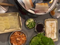 -围炉肉舍•炭烤活鳗•丹东海鲜烤肉(步行街店)