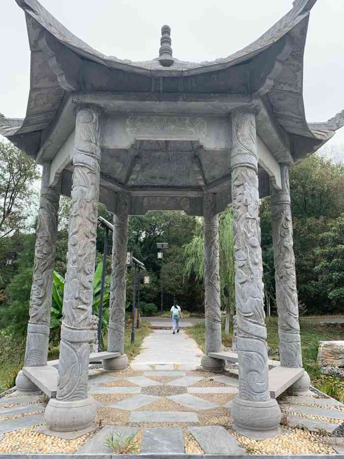 月英花谷-"古隆中景区的一个景点,不知道是不是因为十.