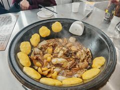 -粘豆包柴火铁锅炖