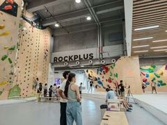-ROCKPLUS攀岩馆(环宇城店)