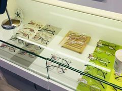 -提一眼镜·蔡司·依视路(小寨店)