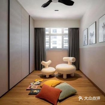 今日分享一家3口入住110㎡,连着电视柜错层打整面柜子