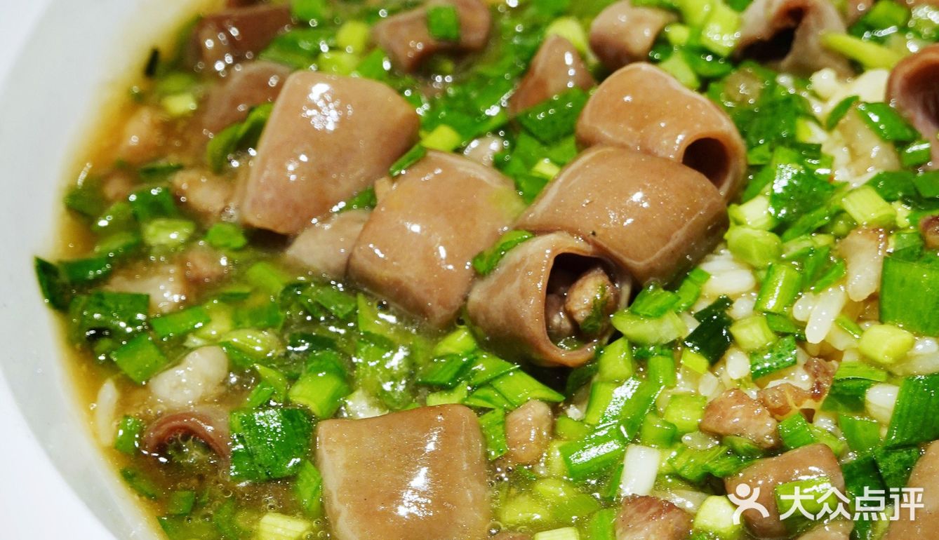粤菜小馆味不小，性价比奇高，排队是常态