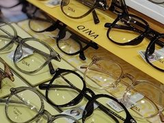 -美式眼镜·授权蔡司.依视路.尼康.豪雅.明月(人民广场店)