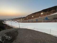 -采薇庄园四季滑雪场