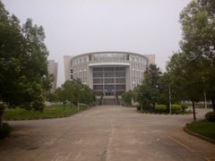 宏伟的图书馆-广东水利电力职业技术学院(天河校区)