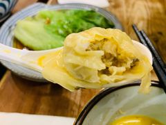 金汤黄鱼馄饨-蟹黄鱼·楼上面馆(外滩中央旗舰店)
