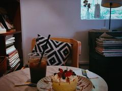 -彳亍咖啡·这里(水湾路店)