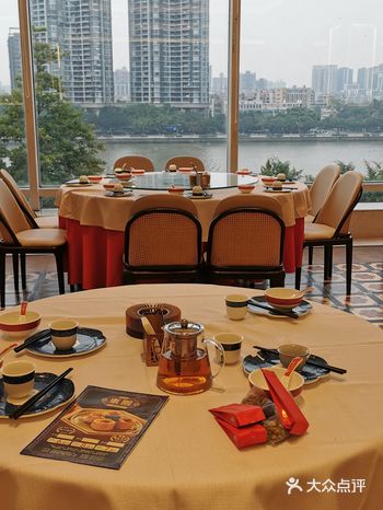 务实的老广，肯定是选价钱平，又能望江景的！