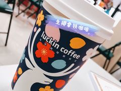 -瑞幸咖啡(岳家嘴地铁站店)