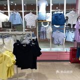 6IXTY8IGHT，一百块在商场买衣服，性价比价格都实惠