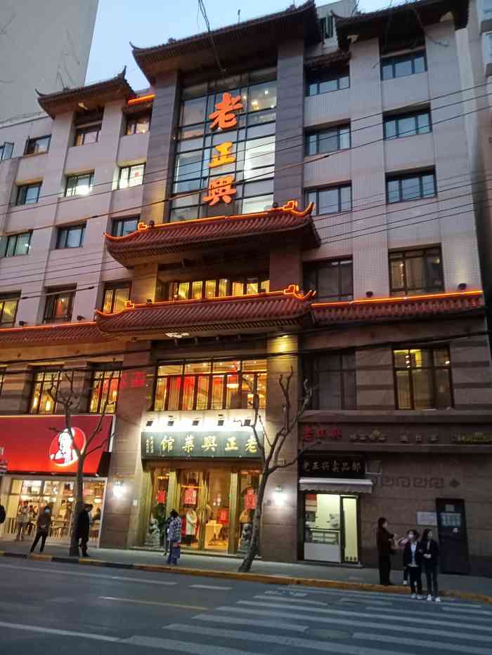 整体感觉不是很好那里的玻璃杯脏的要死没点饮料那些