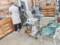 -豪门视光·星趣控·蔡司依视路眼镜代理商(中央大街店)