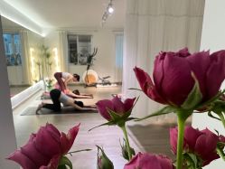 -闺蜜瑜伽·普拉提女性塑形馆