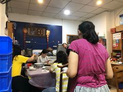 等位区-洪霞餐馆