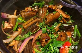Stir-Fried Live Eel with Garlic
