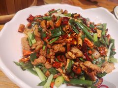 宣威小炒肉-老滇山寨•云南特色菜•地方菜•民族风情歌舞表演(金碧店)