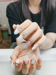 -小黑瓶美甲美睫