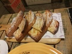 蜂蜜大面包-Cafe Alice咖啡爱丽丝(奥城店)