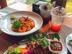 -Chom Cafe and Restaurant