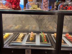 面包甜点陈列柜-都会尚膳·海鲜自助餐厅(重庆万豪酒店)