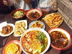 -爆炸头阿姨小四川正宗川味小吃(无任何分店)