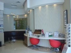 -瑞尔齿科(上海长风大悦城店)