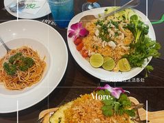 -Chom Cafe and Restaurant