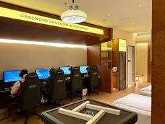-溯光电竞酒店(西南财大地铁站店)