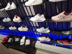 -阿迪达斯(武林银泰三叶草店)