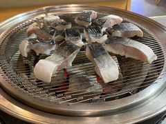 -围炉肉舍•炭烤活鳗•丹东海鲜烤肉(步行街店)