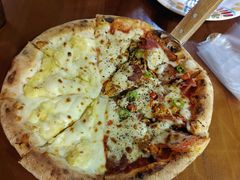 狂野榴莲双拼披萨-盘炉forenza·云贵川融合小食堂 ( 钟楼中柳巷店)
