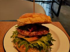经典手打牛肉堡-龙治汉堡(中华城店)