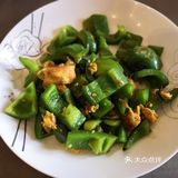 家常菜中简易的 脆绿营养的鲜椒炒鸡蛋