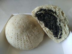 全麦黑芝麻包-玉华台饭庄(裕中西里小区店)