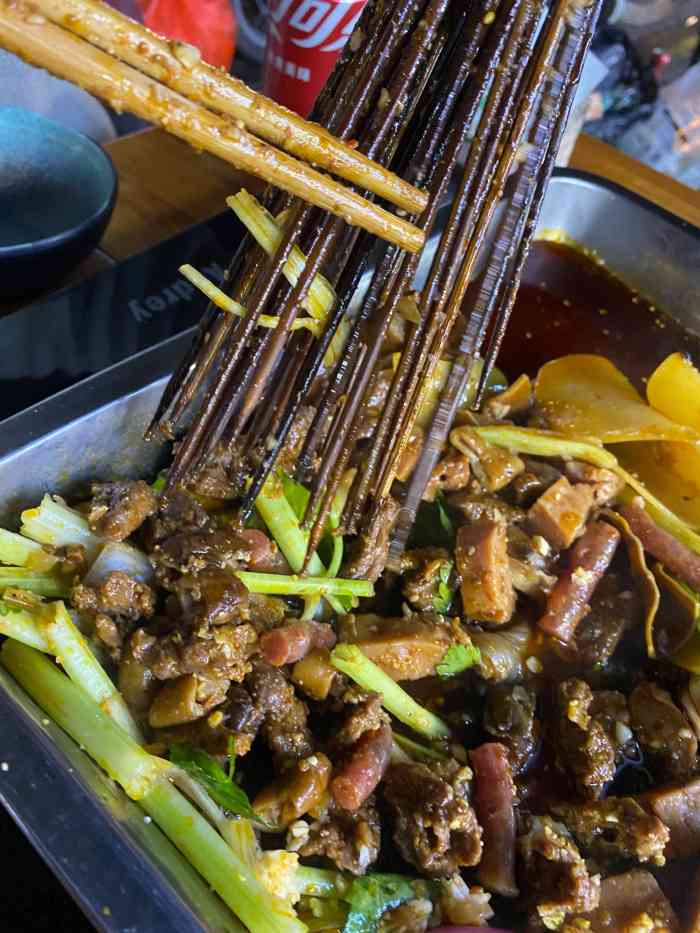 歆瑞源油卤串串-"位置挺好找的,下了班就直接过去了,人挺多.